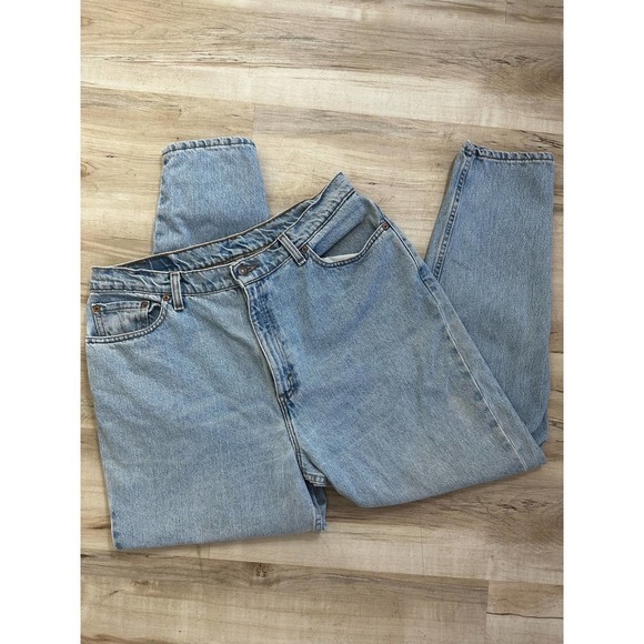 Vintage 505 levis light wash relaxed fit tapered leg - Picture 2 of 13